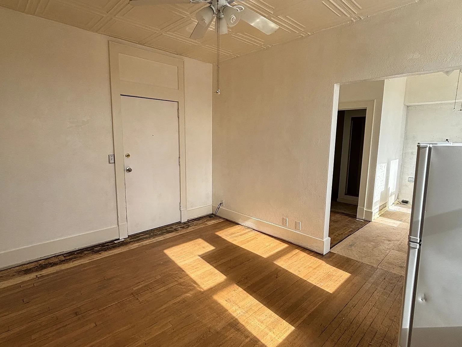 1 bed, 1.0 bath, 375 sqft, $850 — Photo 1