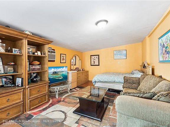 5th image of 4040 NE 12th Ave