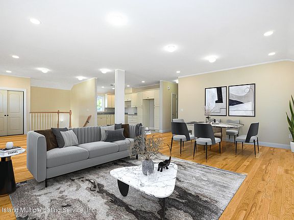 3rd image of 18 Oakdale St