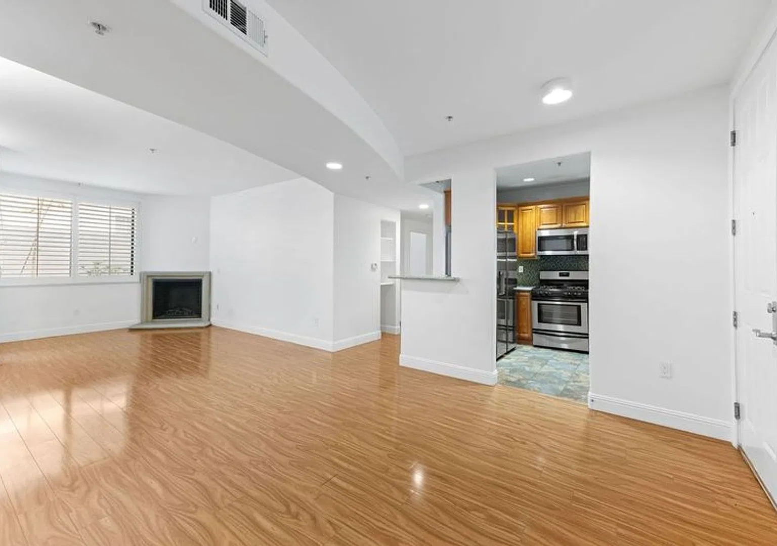 4724 Kester Ave — Photo 1