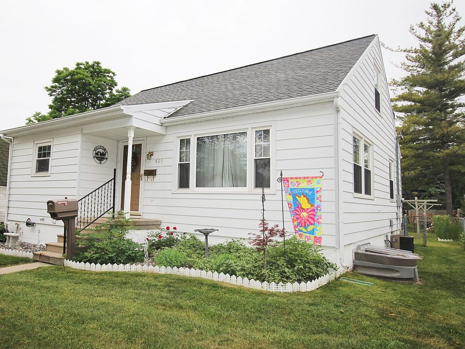 Immaculate 4  bedroom / 2 bath home that features wood floors, a partially finished basement, and a fenced yard with a private setting.