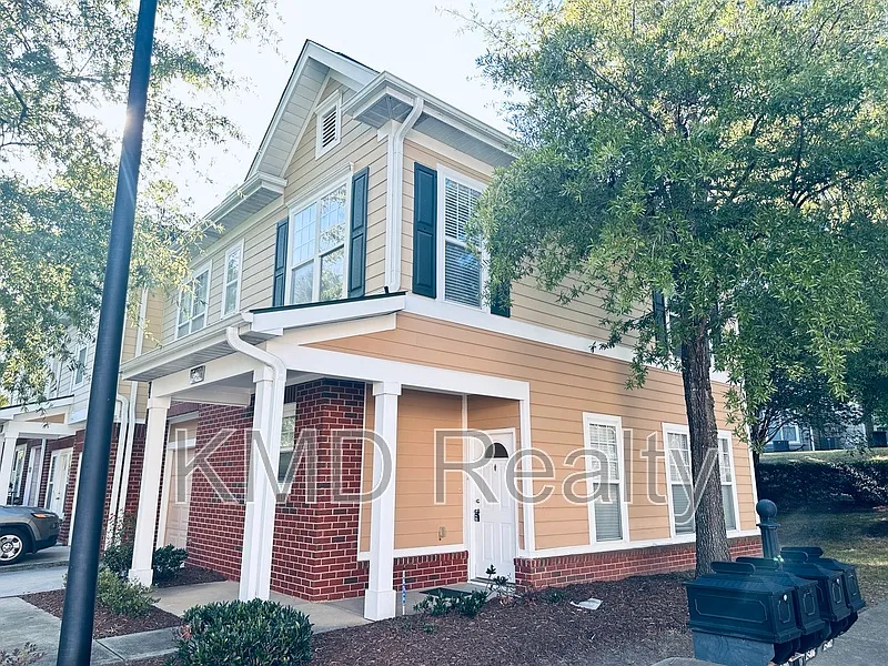 3 bed, 2.5 bath, $1,950 — Photo 1
