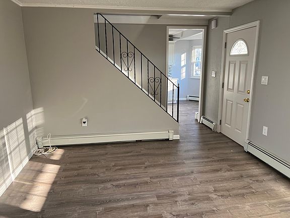 3rd image of 27 Cobble Ln