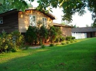 3 Red Ledge Ln, Dallas, PA 18612