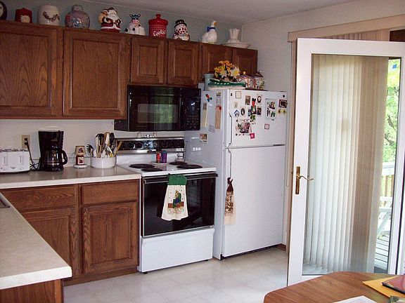 Kitchen/Door to Deck