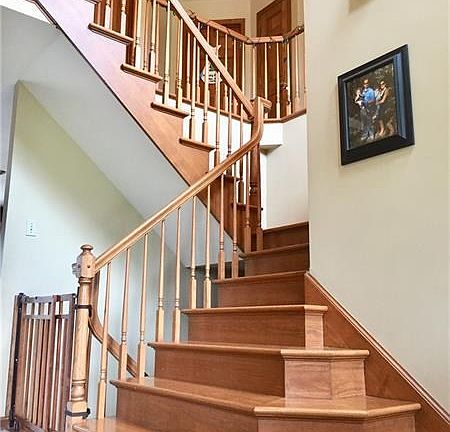 3rd image of 1111 Chaucer Dr