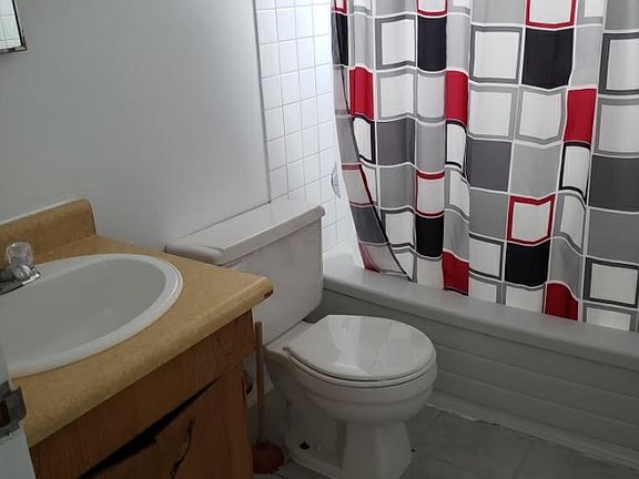 4th image of 10016 105th Ave #301