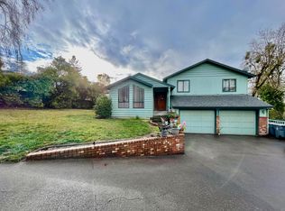 1140 NE Beacon Dr, Grants Pass, OR 97526