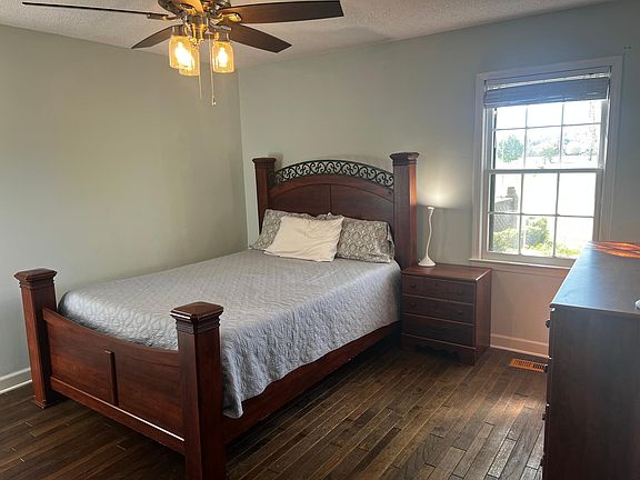 Master bedroom. Queen size mattress.