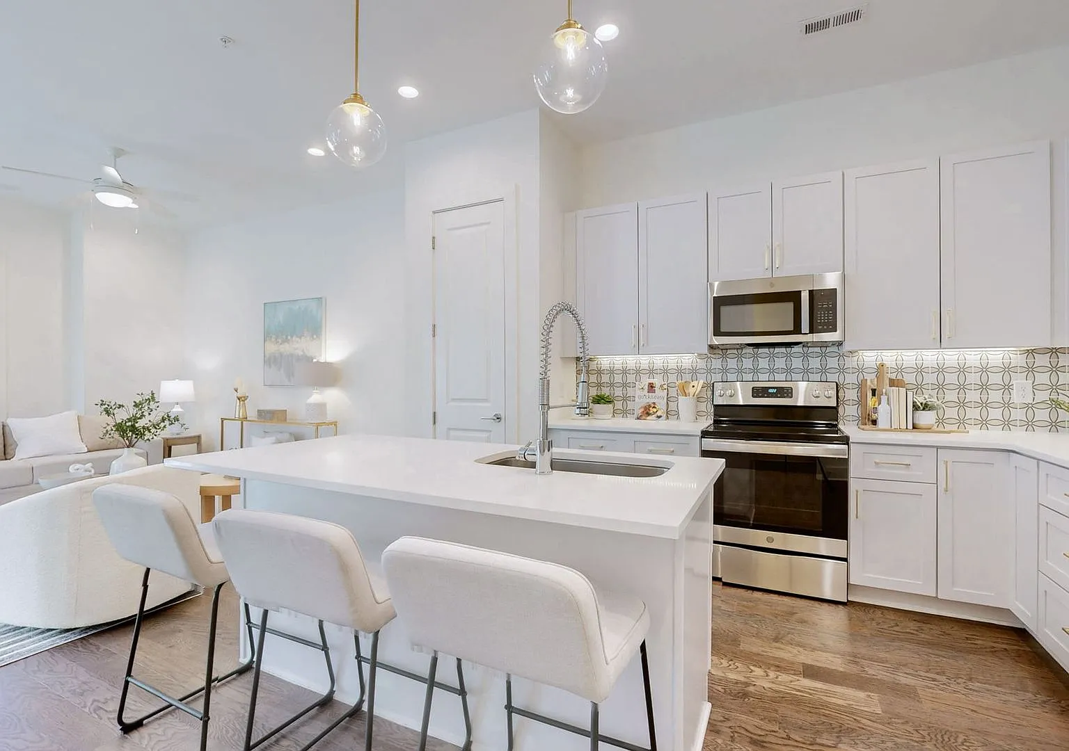 Beautiful 3/2.5 Rental Just Minutes from Downtown Franklin! — Photo 3