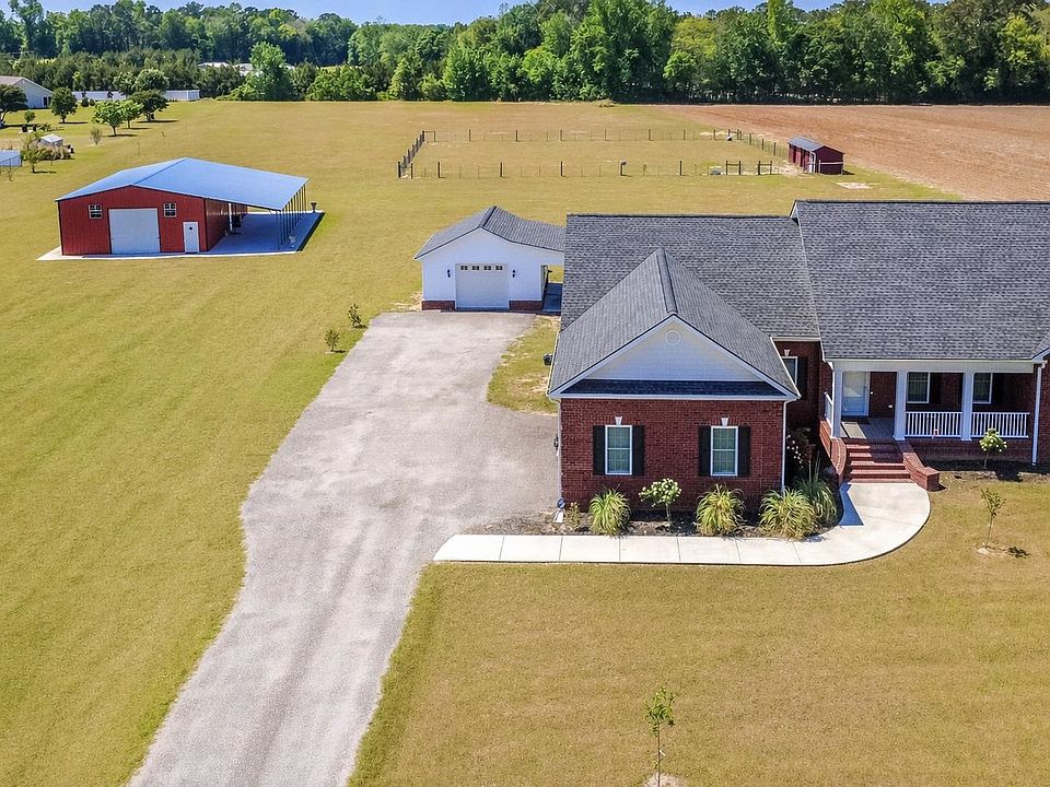 1st image of 813 Sisters Rd.
