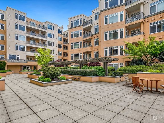 4th image of 109 2nd Street S #638
