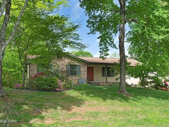133 Hendrix Dr, Oak Ridge, TN 37830