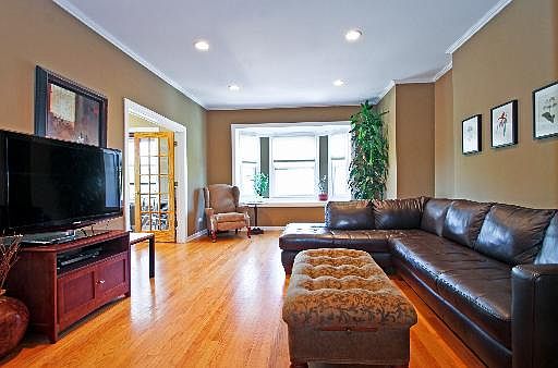 2nd image of 1003 Hinman Ave #3SOUTH