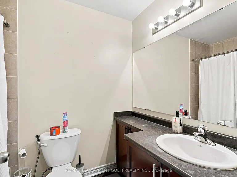 1050 Ryckman Cmn — Photo 17