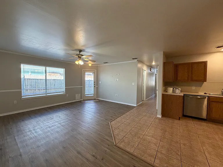 706 N Englewood Ave #A — Photo 5