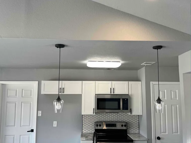 200 Arroyo Dr — Photo 2
