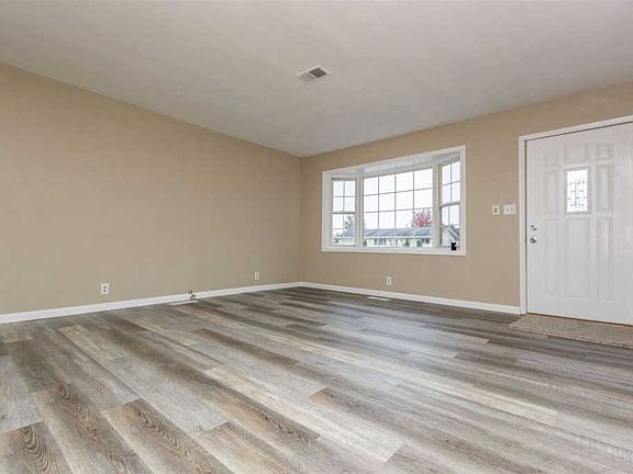 4th image of 5221 W Washington St