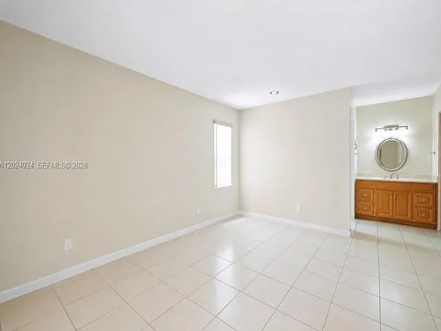 3 bed, 2.0 bath, 1525 sqft, $4,000 — Photo 3