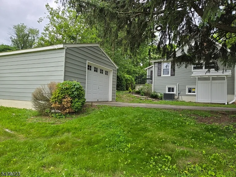 439 Victory Ave — Photo 18