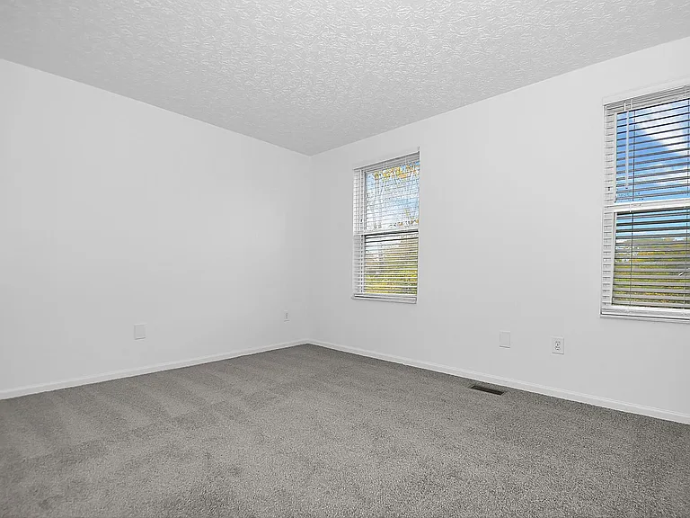 Oak Bend Commons — Photo 23