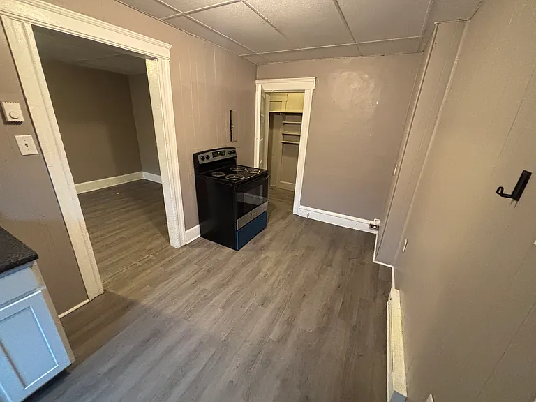409 W Broad St #4 — Photo 3