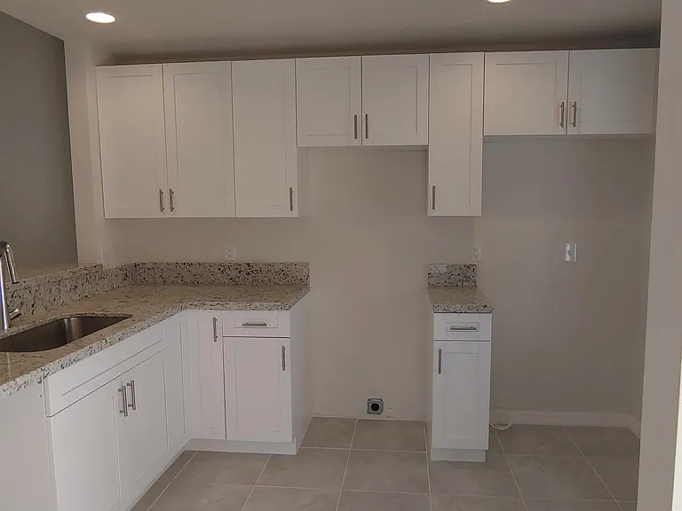 1719 SW 33rd St #101 — Photo 10