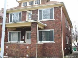 813 Beaconsfield Ave, Grosse Pointe Park, MI 48230
