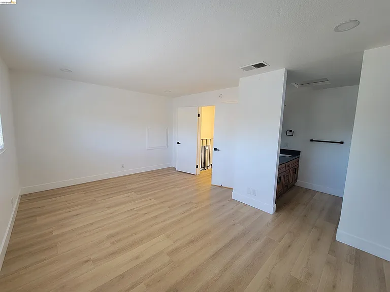 2210 Sierra Ct — Photo 24