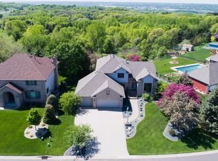 2430 Schadt Dr E, Maplewood, MN 55119