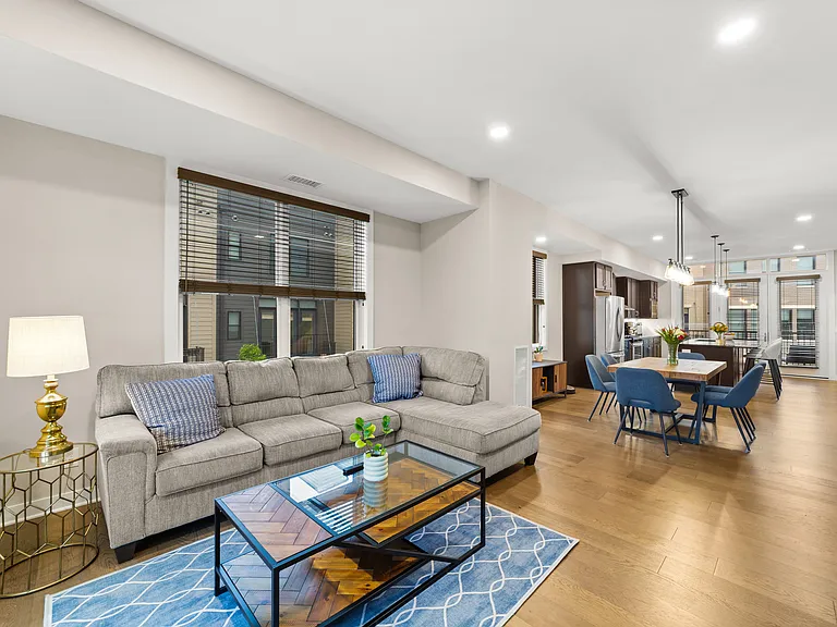 N Park Pl — Photo 10