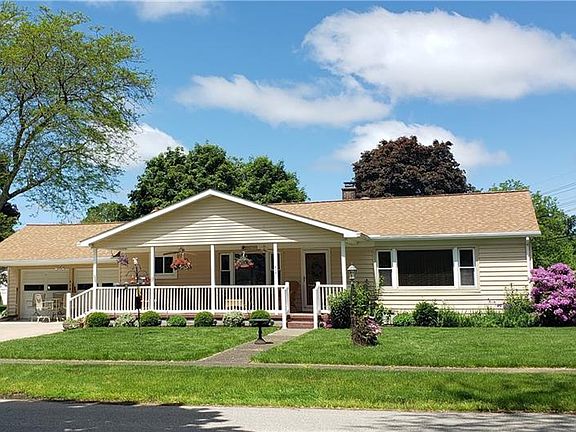 3rd image of 410 Hillcrest Dr