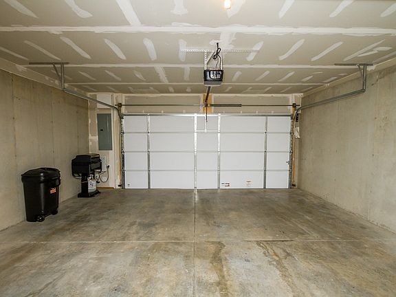 Oversized 2 car garage