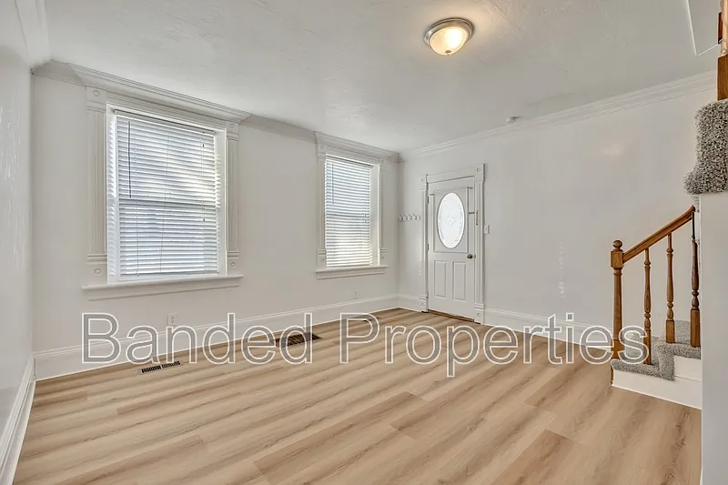 Building Photo - 741 E Center St #2