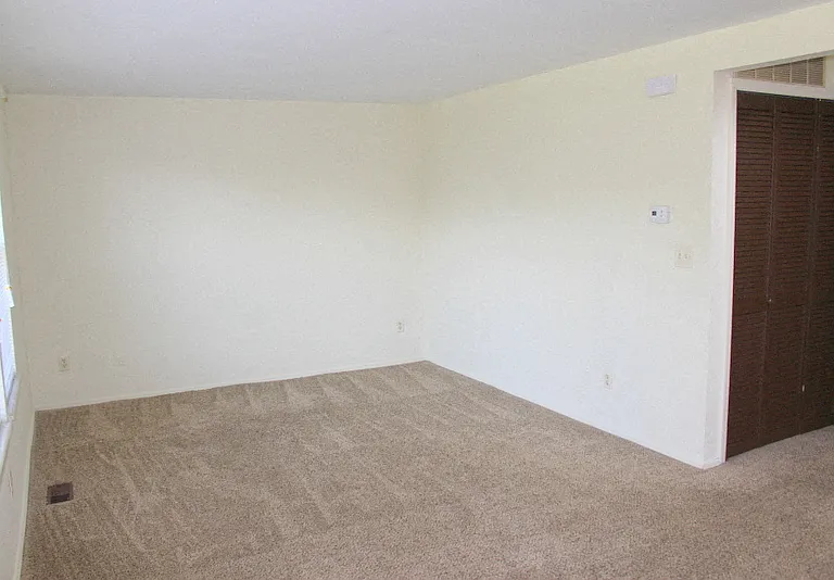 7705 Mount Hood Dr — Photo 2