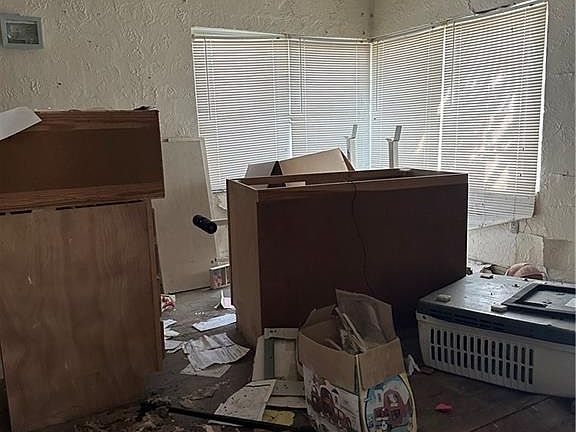 4th image of 4640 Eastview Dr