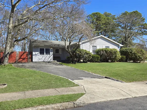 7 Clair Avenue, Holbrook, NY 11741