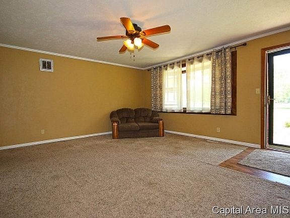 3rd image of 38 Devine Dr