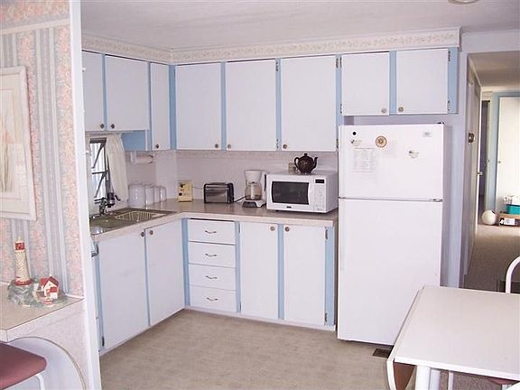 4th image of 8 Shoreland Dr