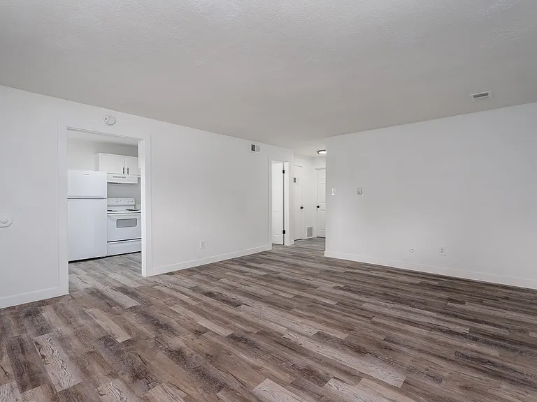 425 E Willamette Ave — Photo 11