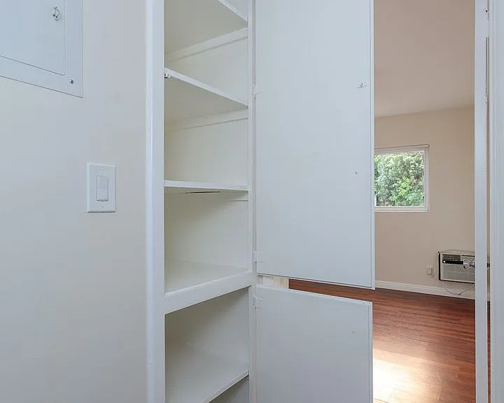 488 E Washington Blvd — Photo 17