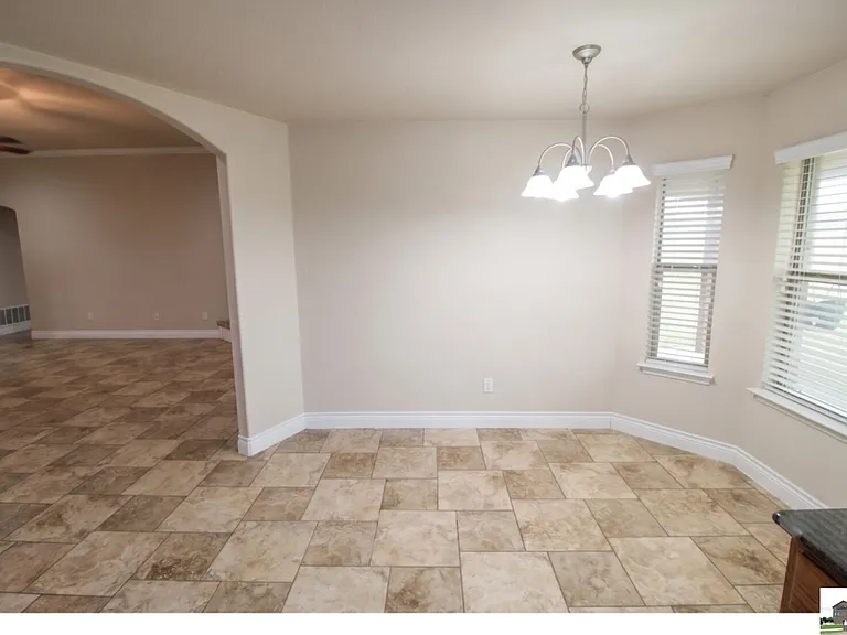 1128 Pheasant Cir — Photo 4