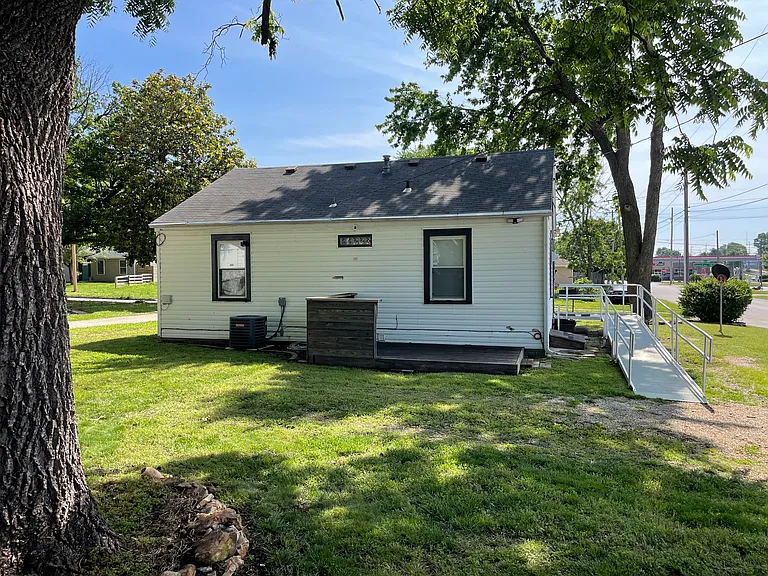 803 N Concord Ave — Photo 16