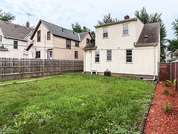 5th image of 885 Rose Ave E