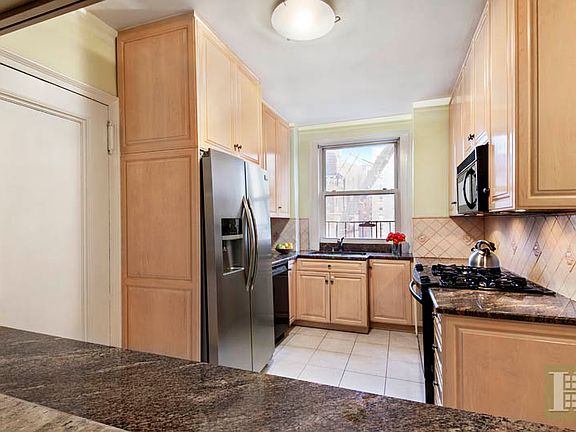 2nd image of 607 W End Ave #8B