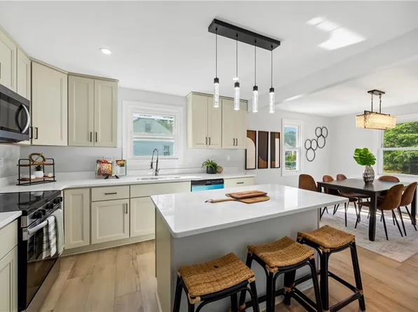 22 Fairview Cir S, Portsmouth, VA 23702