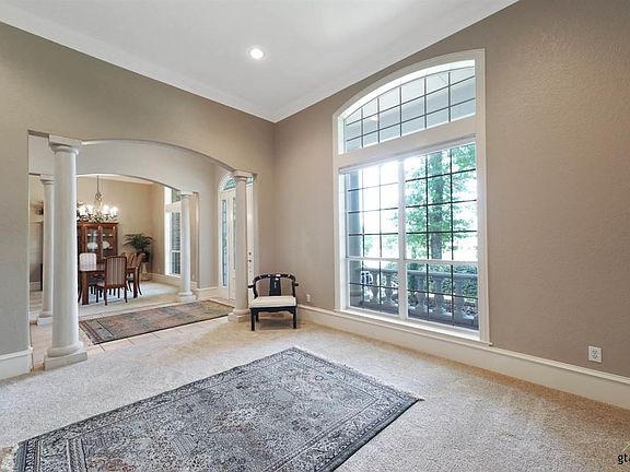 5th image of 614 W Grande Blvd