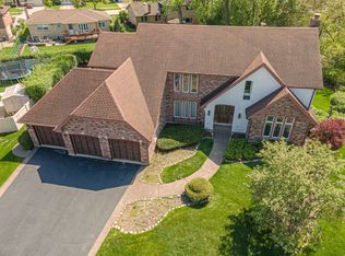 410 Craig Ct, Mount Prospect, IL 60056