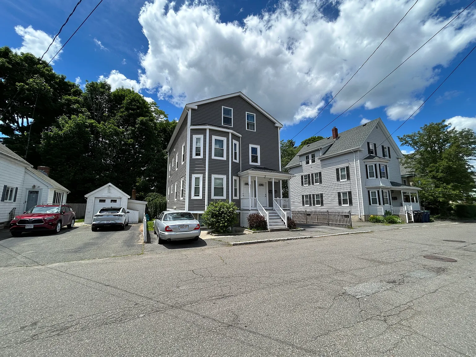 2 bed, 1040 sqft, $2,695 — Photo 2