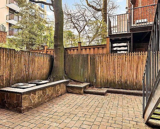 4th image of 2070 5th Ave APT 1